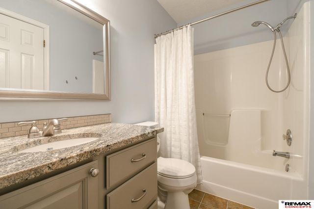 7400 Karl Drive, Lincoln, NE 68516