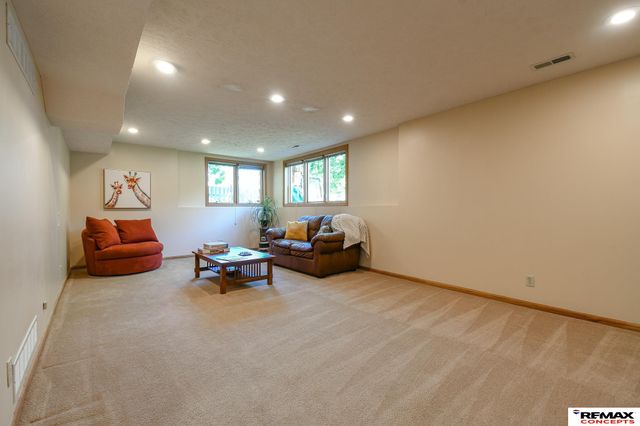 7400 Karl Drive, Lincoln, NE 68516