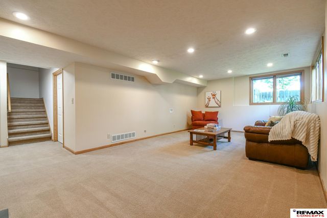 7400 Karl Drive, Lincoln, NE 68516
