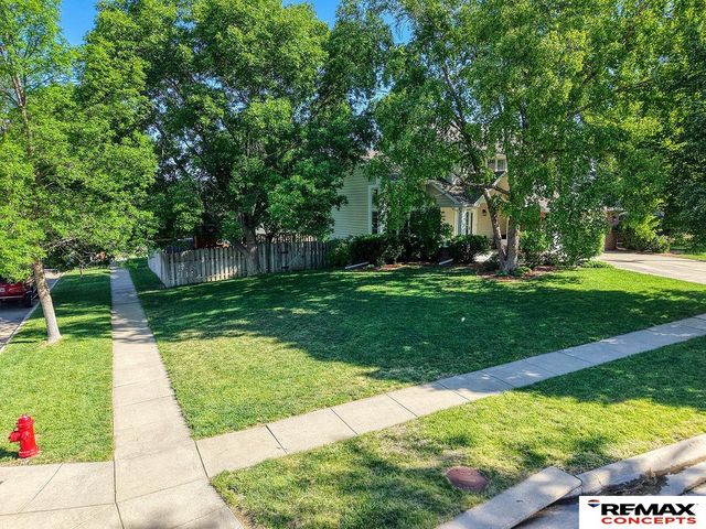 7400 Karl Drive, Lincoln, NE 68516
