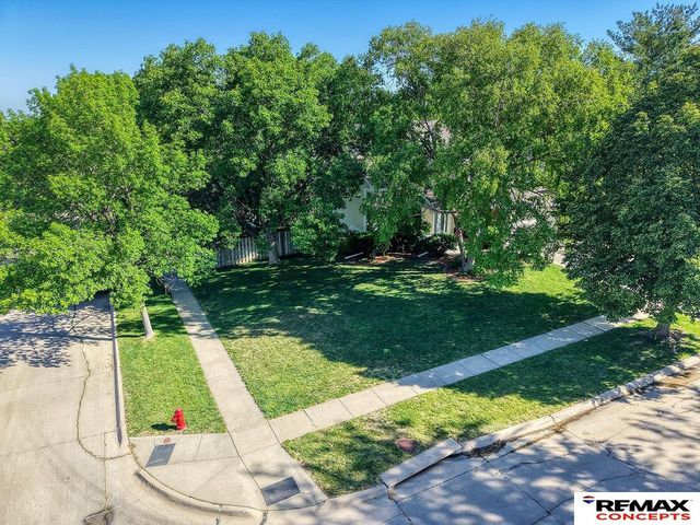 7400 Karl Drive, Lincoln, NE 68516