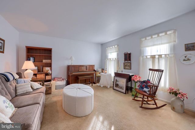 5 ORIOLE DR, Ephrata, PA 17522