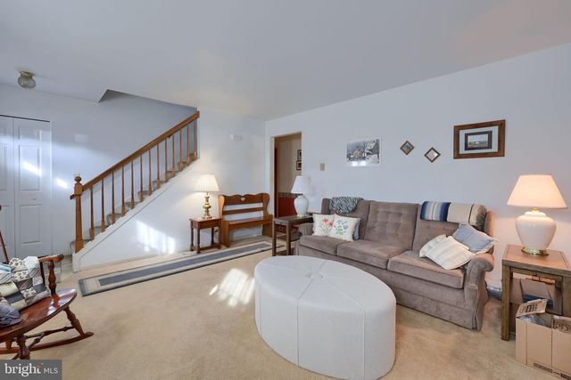 5 ORIOLE DR, Ephrata, PA 17522