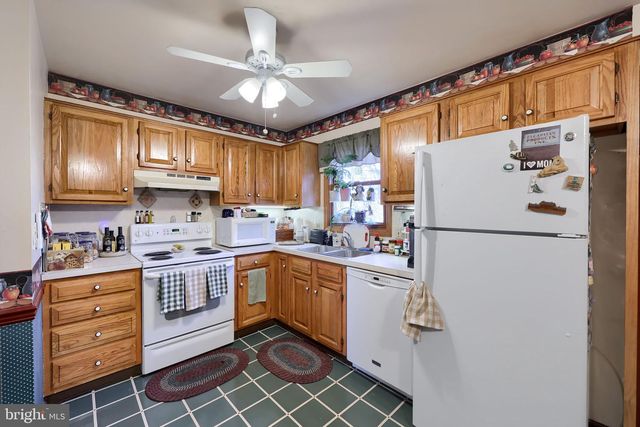 5 ORIOLE DR, Ephrata, PA 17522