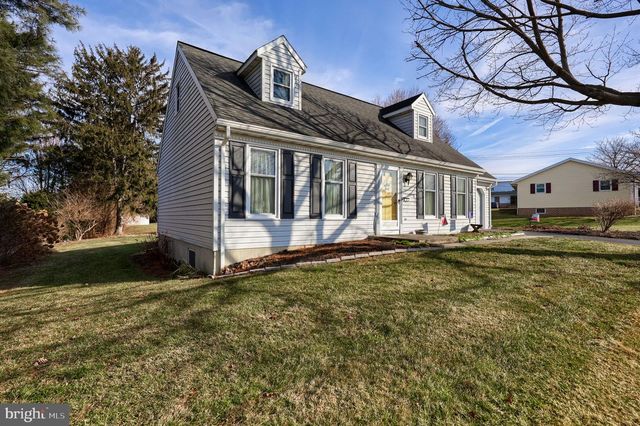 5 ORIOLE DR, Ephrata, PA 17522