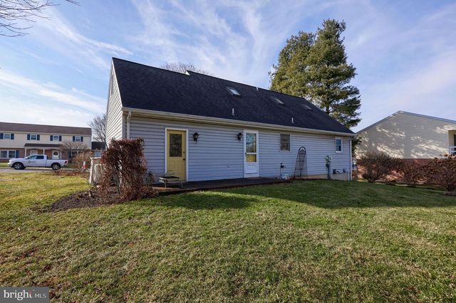 5 ORIOLE DR, Ephrata, PA 17522