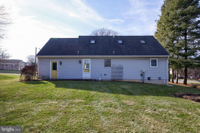 5 ORIOLE DR, Ephrata, PA 17522