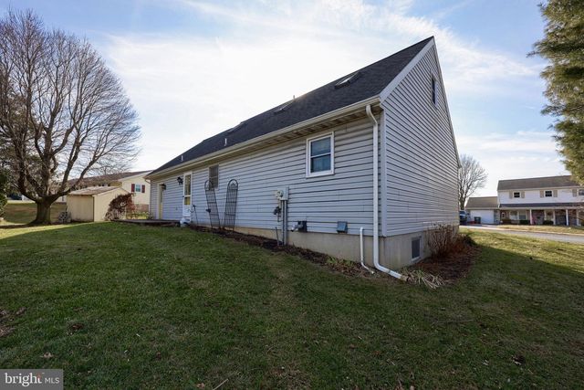 5 ORIOLE DR, Ephrata, PA 17522