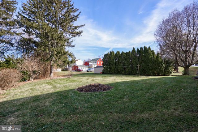 5 ORIOLE DR, Ephrata, PA 17522