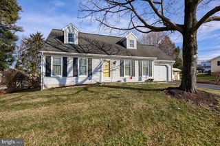 5 ORIOLE DR, Ephrata, PA 17522