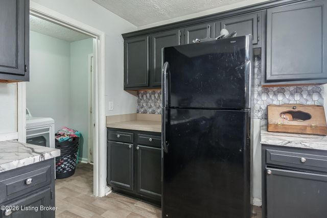 6620 Ashby Ln, Louisville, KY 40272