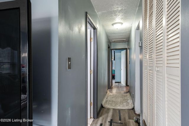 6620 Ashby Ln, Louisville, KY 40272