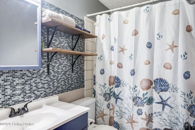 6620 Ashby Ln, Louisville, KY 40272