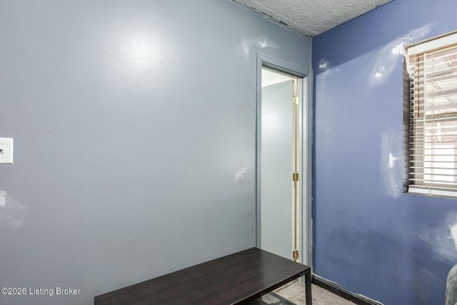 6620 Ashby Ln, Louisville, KY 40272