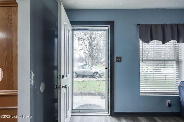 6620 Ashby Ln, Louisville, KY 40272