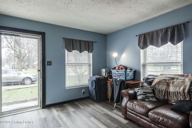 6620 Ashby Ln, Louisville, KY 40272