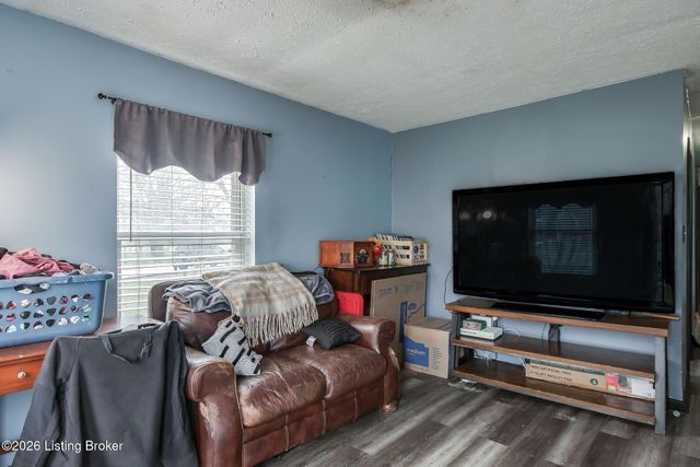 6620 Ashby Ln, Louisville, KY 40272