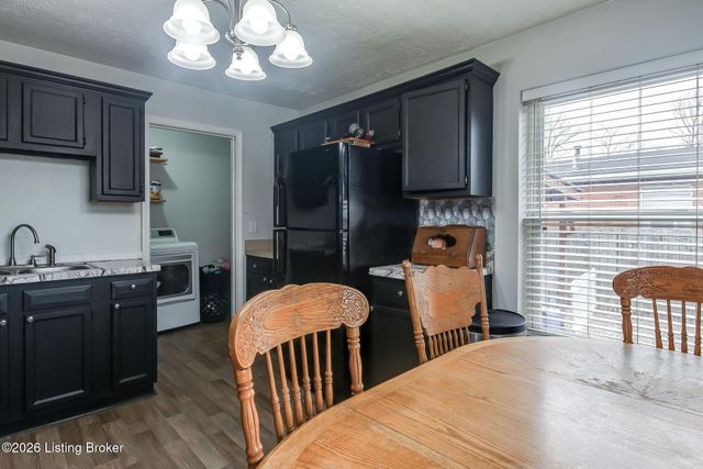 6620 Ashby Ln, Louisville, KY 40272