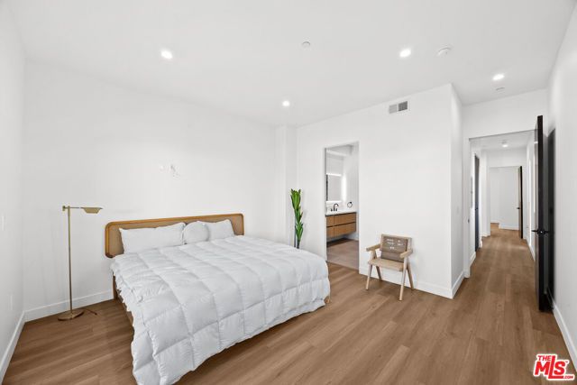 1905 S Corning Street 1, Los Angeles, CA 90034