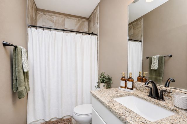 9425 Bellflower Lane, Norwalk, IA 50211