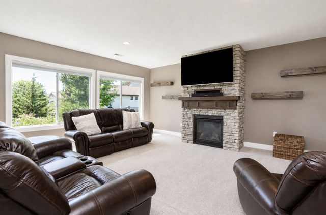 9425 Bellflower Lane, Norwalk, IA 50211