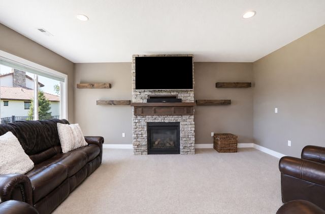 9425 Bellflower Lane, Norwalk, IA 50211