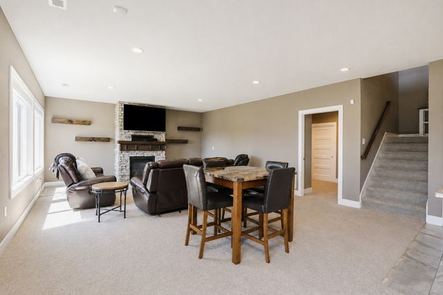 9425 Bellflower Lane, Norwalk, IA 50211