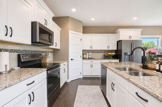 9425 Bellflower Lane, Norwalk, IA 50211