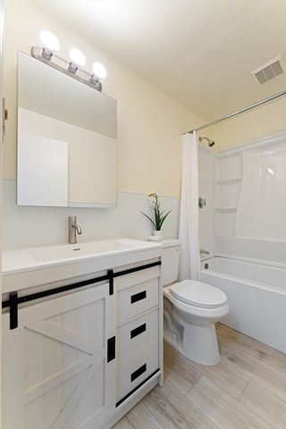 35 Dustin St, Worcester, MA 01604