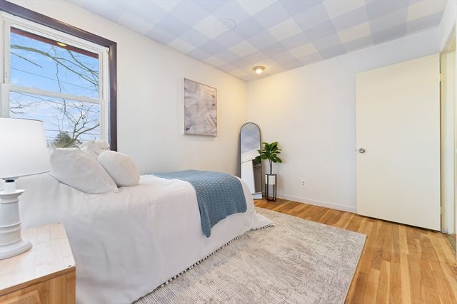 35 Dustin St, Worcester, MA 01604