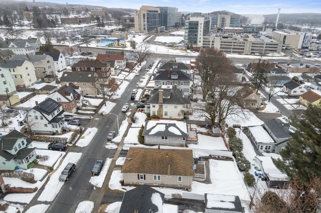 35 Dustin St, Worcester, MA 01604