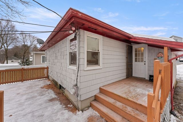 35 Dustin St, Worcester, MA 01604