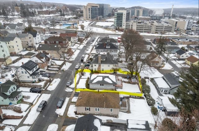 35 Dustin St, Worcester, MA 01604