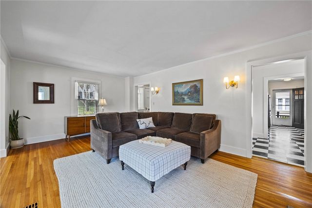 340 Cobbs Hill Dr, Rochester, NY 14610