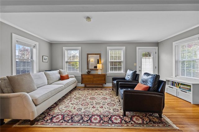 340 Cobbs Hill Dr, Rochester, NY 14610