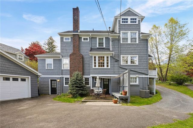 340 Cobbs Hill Dr, Rochester, NY 14610