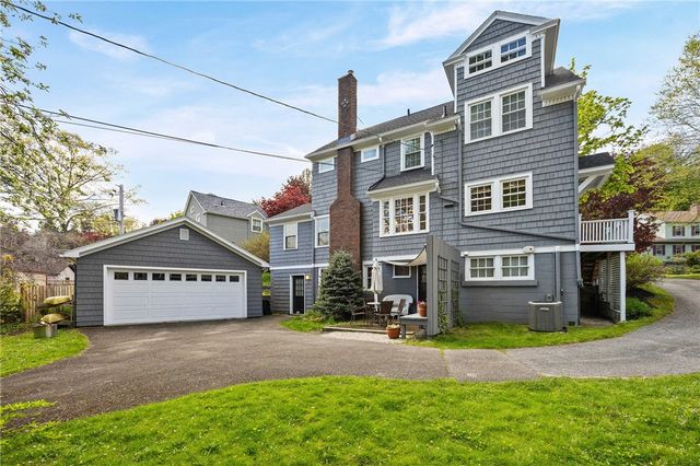 340 Cobbs Hill Dr, Rochester, NY 14610