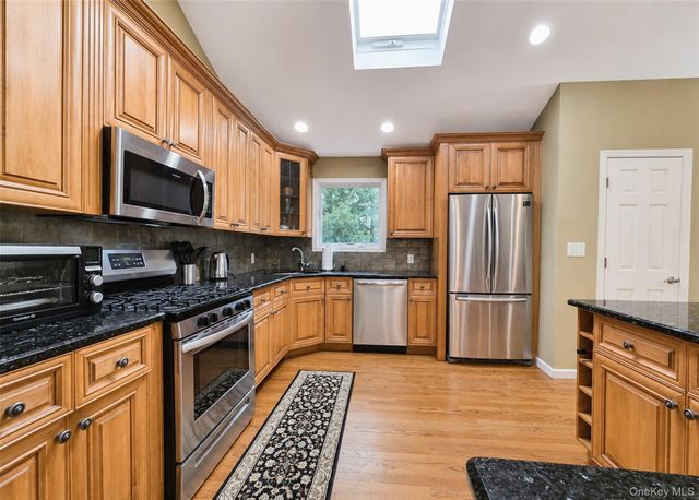 94 Newton Boulevard, Ronkonkoma, NY 11779
