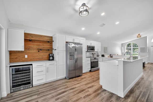1891 Oak Berry Circle, Wellington, FL 33414