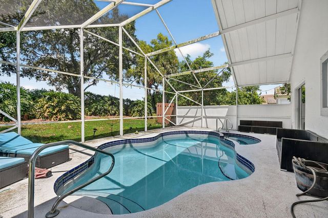 1891 Oak Berry Circle, Wellington, FL 33414