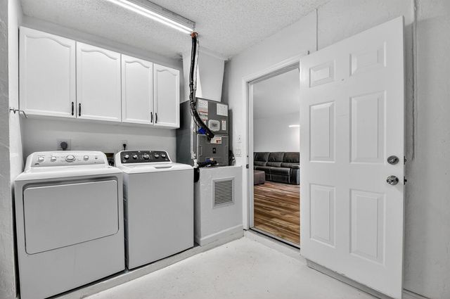 1891 Oak Berry Circle, Wellington, FL 33414