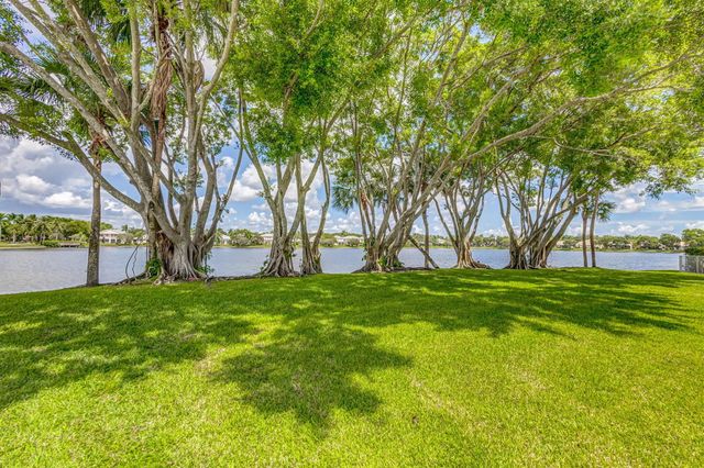 1891 Oak Berry Circle, Wellington, FL 33414