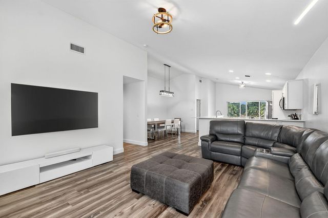 1891 Oak Berry Circle, Wellington, FL 33414