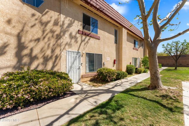 1750 E Avenue Q14 Apt 10, Palmdale, CA 93550