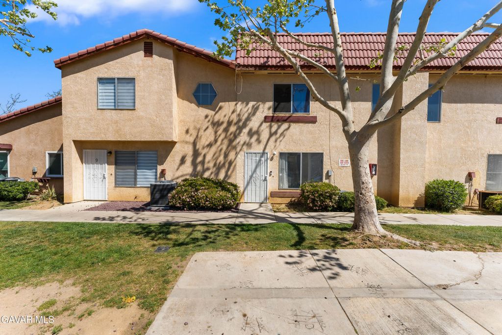 1750 E Avenue Q14 Apt 10, Palmdale, CA 93550