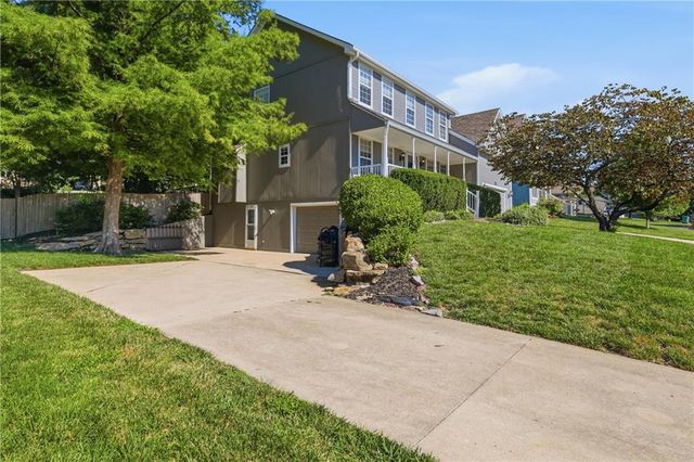 4312 SW Seattle Slew Drive, Lee's Summit, MO 64082