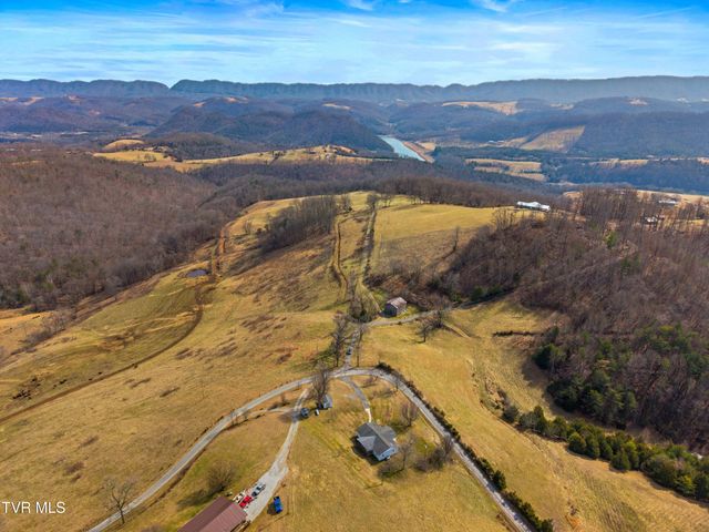 1370 Raven Hill Road, Tazewell, TN 37879