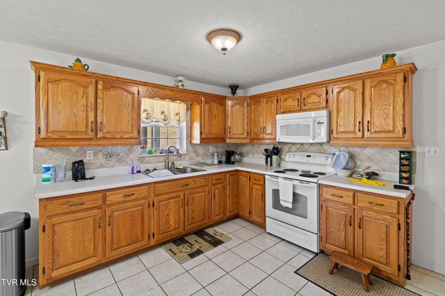 1370 Raven Hill Road, Tazewell, TN 37879