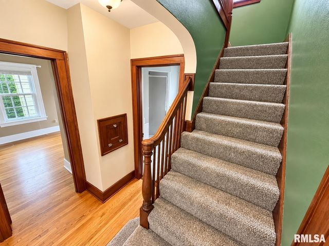 823 W MEADOWS Place, Peoria, IL 61604