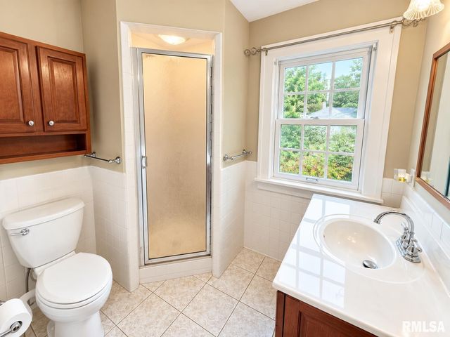 823 W MEADOWS Place, Peoria, IL 61604